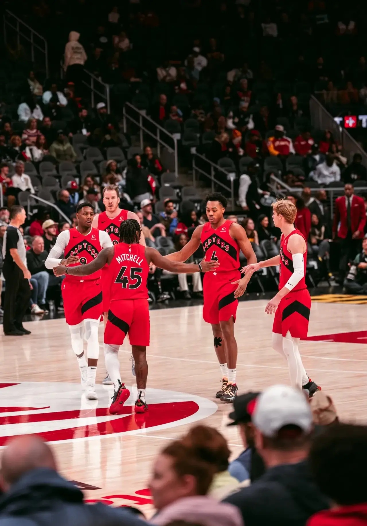 米6体育官方网站-猛龙连胜收官，球迷纷纷为球队点赞