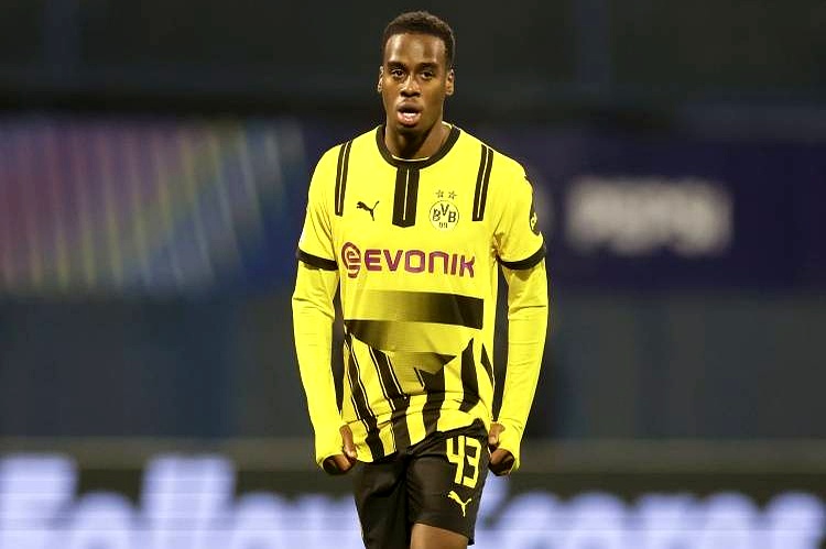 米乐体育网站-切尔西新援表现出色，获得球迷喜爱的简单介绍